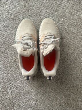 Like New Adidas Alphabounce shoes